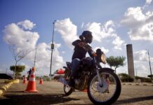 AMC oferta módulo 2 de curso gratuito de pilotagem defensiva para motociclistas