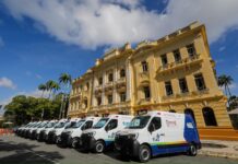 Raquel Lyra entrega 10 novas ambulâncias com suporte de UTI móvel para renovar frota de hospitais da Rede Estadual