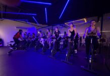 Spinning: treino intenso, motivador e de baixo impacto que acelera a queima calórica e fortalece o corpo