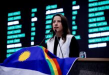 Raquel Lyra cresce, reduz vantagem de João Campos e lidera na pesquisa espontânea