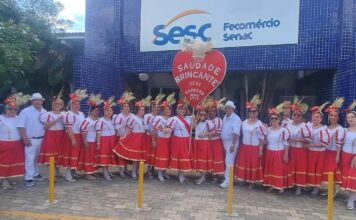 Sesc festeja o Carnaval com folia para pessoas idosas, em Caruaru
