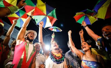 No Sertão, Raquel Lyra acompanha o Carnaval de Salgueiro e destaca investimentos estaduais para a descentralização da folia