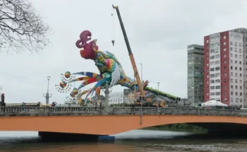 Com Seis alegorias e 30 trios elétricos, Galo da Madrugada sai às ruas do Recife neste sábado (14)