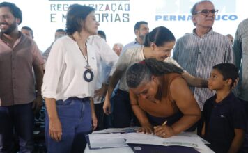 Em Vitória de Santo Antão, Raquel Lyra entrega 700 títulos de propriedade e anuncia ampliação do abastecimento de água e construção de creche