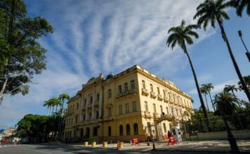 Governo de Pernambuco decreta ponto facultativo no dia 2 de abril, véspera da Paixão de Cristo