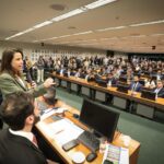 Em encontro com prefeitos e a bancada federal em Brasília, Raquel Lyra destaca parceria com municípios