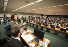 Em encontro com prefeitos e a bancada federal em Brasília, Raquel Lyra destaca parceria com municípios