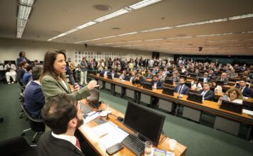 Em encontro com prefeitos e a bancada federal em Brasília, Raquel Lyra destaca parceria com municípios
