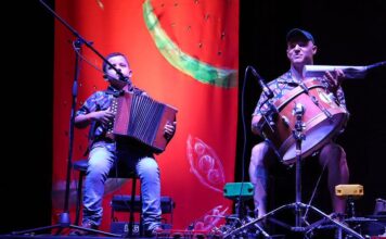 Ivison e Arthur representam Caruaru e conquistam troféus no Festival de Sanfoneiros de Feira de Santana (BA)