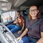 Saúde de Jucati reforçada com entrega de van zero quilômetro viabilizada por Débora Almeida; Parlamentar já havia assegurado também ambulância