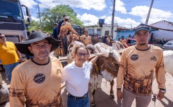 Débora Almeida prestigia a 1ª Festa de Carros de Boi no Distrito de São Pedro