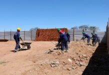 Governo de Pernambuco tem mais de 70% de obra para entrega de creche em Arcoverde e segue com construção do prédio de Bombeiros em Afogados da Ingazeira