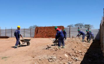 Governo de Pernambuco tem mais de 70% de obra para entrega de creche em Arcoverde e segue com construção do prédio de Bombeiros em Afogados da Ingazeira