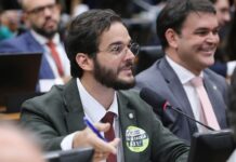 Túlio Gadêlha articula com Omar Aziz avanço da votação pelo fim da escala 6×1