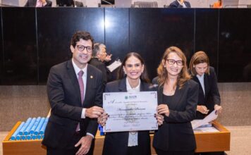 Débora Almeida concede Medalha Joaquim Nabuco à professora Fernanda Pessoa e à empresária Luisa Saldanha na Alepe