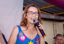 Com caminhadas e ações porta a porta, Débora Almeida aumenta ritmo no Agreste