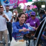 Raquel realiza panfletaço na Avenida Agamenon Magalhães no Recife