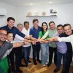 Miguel Coelho anuncia apoio dele e mais 20 prefeitos à candidatura de Mendonça ao senado