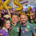 Caruaru: Mendonça é celebrado pela população ao percorrer trajeto a pé durante caminhada de Raquel Lyra