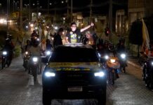 Raffiê lidera carreata em prol de Flavio Bolsonaro pelas ruas de Caruaru