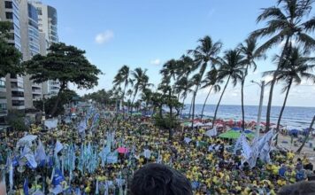 Mendonça é celebrado pela direita em maior ato político da campanha em Recife