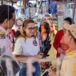 Débora Almeida realiza escuta popular na feira de Águas Belas e encerra agenda em encontro com lideranças no Recife