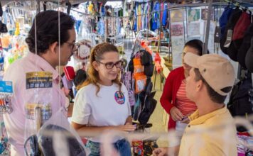 Débora Almeida realiza escuta popular na feira de Águas Belas e encerra agenda em encontro com lideranças no Recife