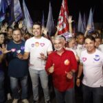 Multidão acompanha Anderson Luiz, Rodrigo Pinheiro e Humberto Costa durante caminhada no Vassoural