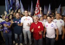Multidão acompanha Anderson Luiz, Rodrigo Pinheiro e Humberto Costa durante caminhada no Vassoural