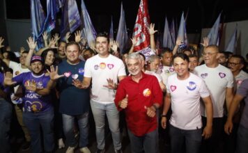 Multidão acompanha Anderson Luiz, Rodrigo Pinheiro e Humberto Costa durante caminhada no Vassoural