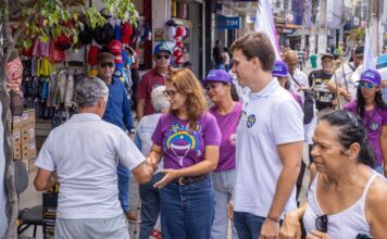 Débora Almeida realiza caminhada no comércio de Caruaru e atos políticos em Lajedo