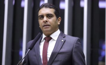 Caruaru pode manter cadeira em Brasília apenas com Fernando Rodolfo, apontam análises do cenário eleitoral