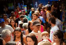 Raquel visita a Feira de Caruaru e destaca obras que estão transformando o Parque 18 de Maio