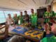 Mendonça presenteia Flávio Bolsonaro com camisa personalizada e reforça apoio à sua candidatura ao Senado