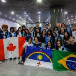 Priscila Krause acompanha embarque de 70 estudantes do Programa Ganhe o Mundo para o Canadá